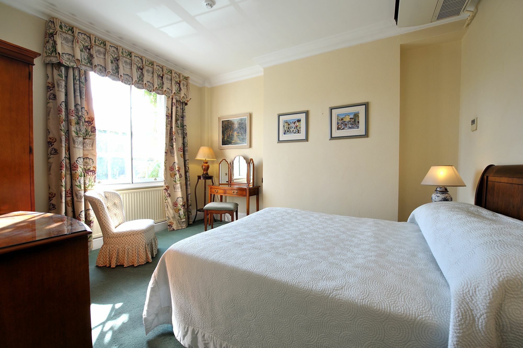 The French Horn Hotel Reading Ngoại thất bức ảnh